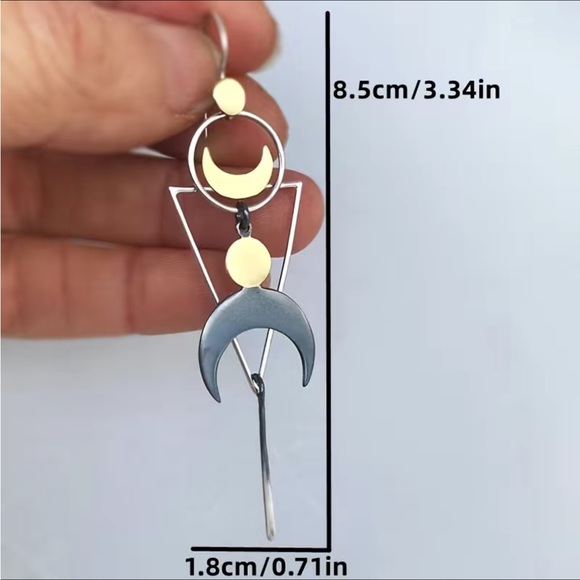 Crescent moon dangle earrings - Picture 3 of 5